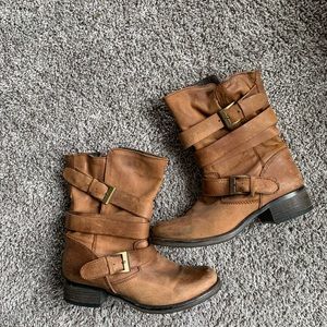 STEVE MADDEN tan leather boots